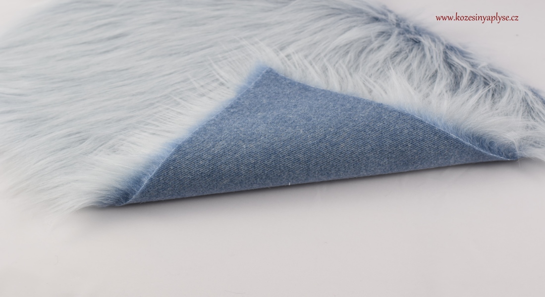 Umelá kožušina modrý základ s bielou