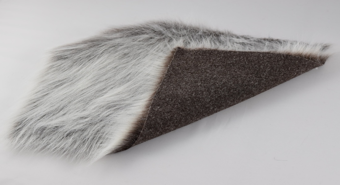 Umelá kožušina hnedý základ s bielou