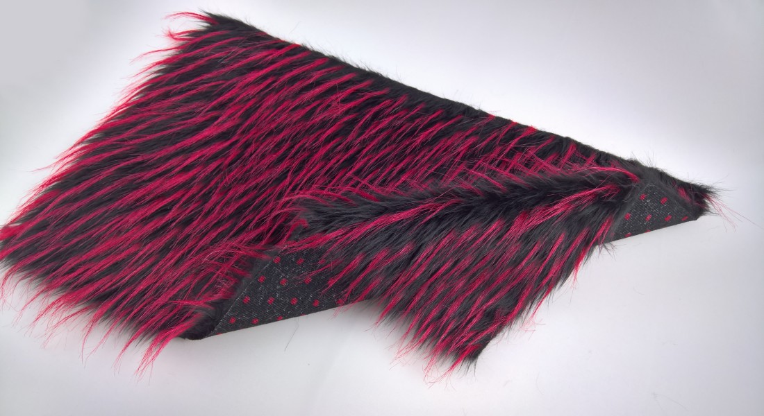 Umelá kožušina, čierna s červeným melírom, šírka 150, vlas 60 mm, metráž