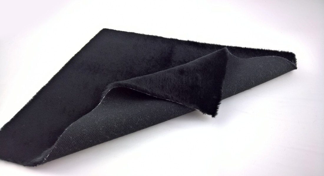 Plyš Brigita černá