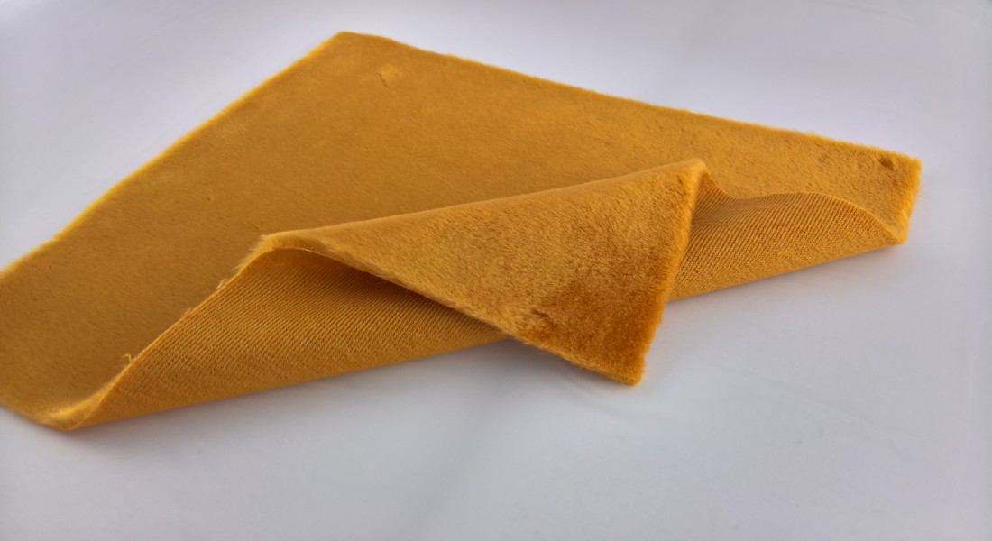 Plyš Brigita medová č.256