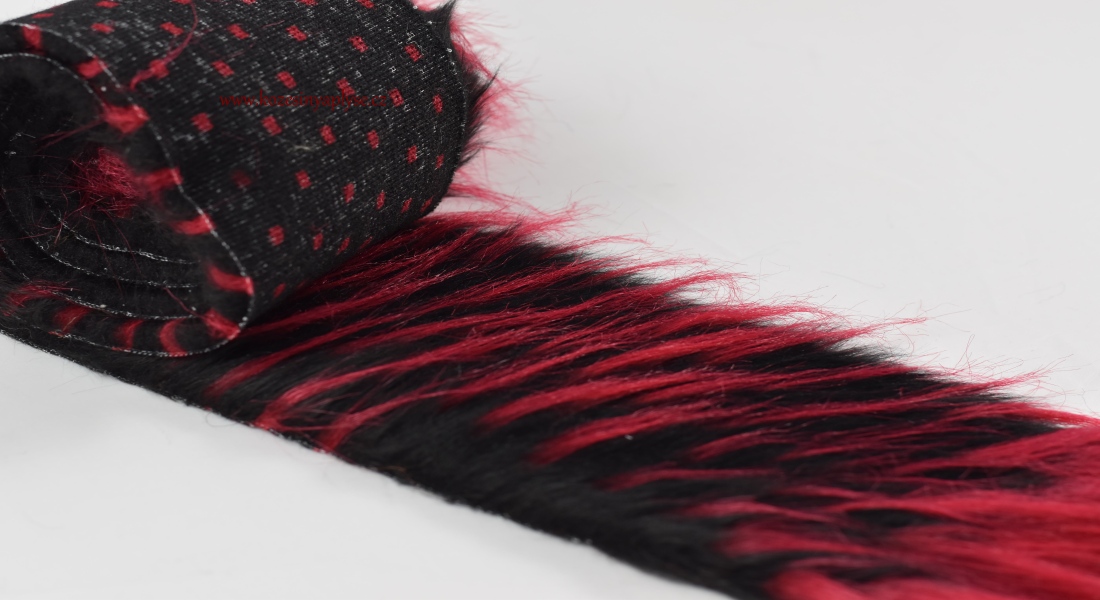 Kožušinový lem, strapcami - sýto červená s čiernou, vlas 60 mm