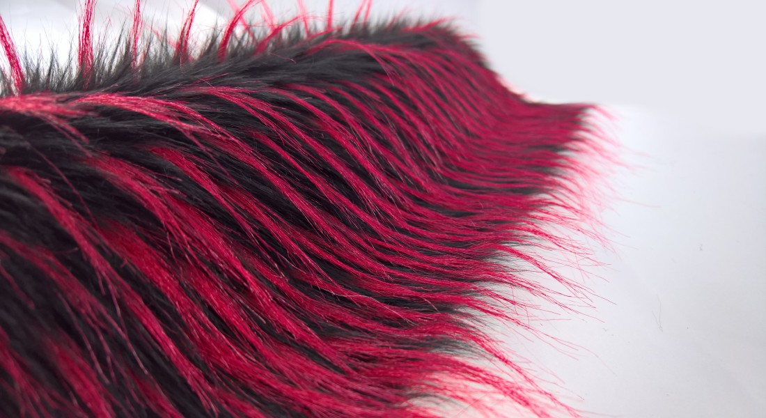 Umelá kožušina, čierna s červeným melírom, šírka 150, vlas 60 mm, metráž