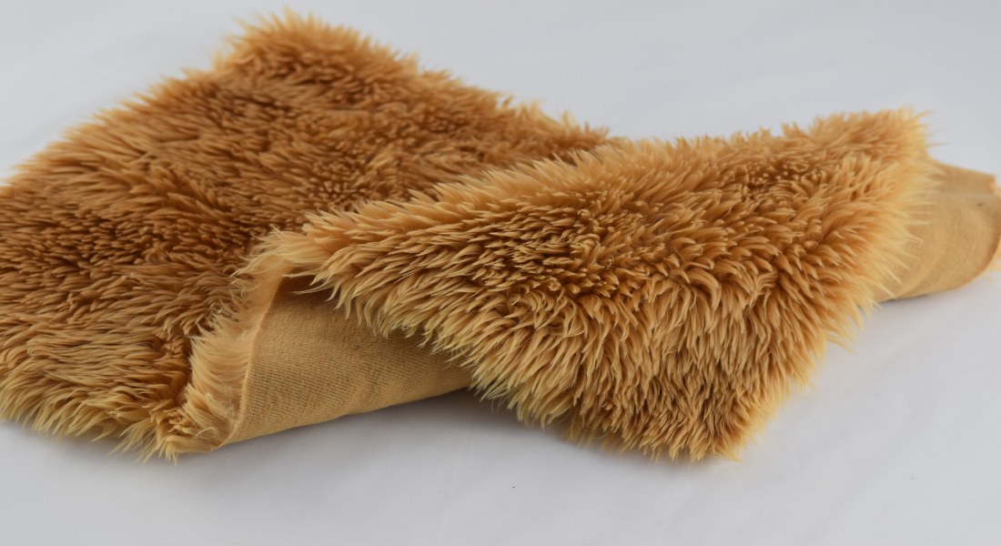 Plyš medvídek, vlas 20mm, šíře 150 cm, metráž