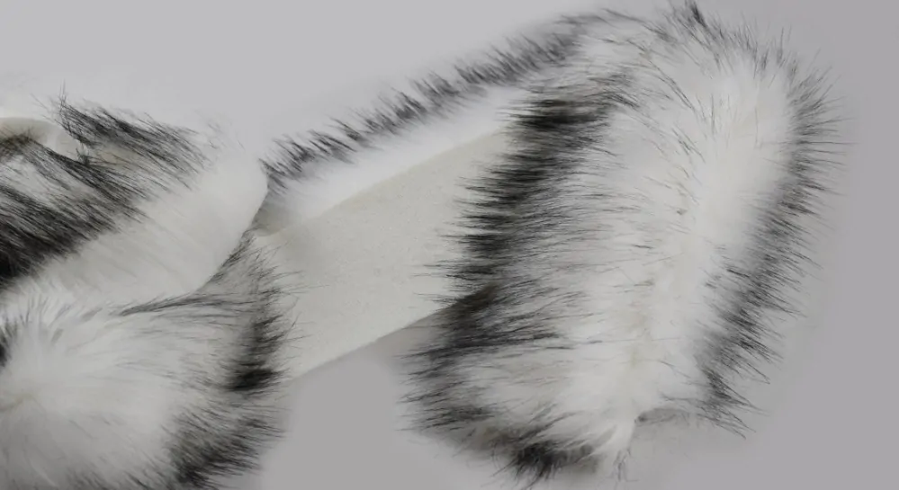 Umelá odevná kožušina biela s čiernym koncom,európsky výrobca, šírka 150 cm