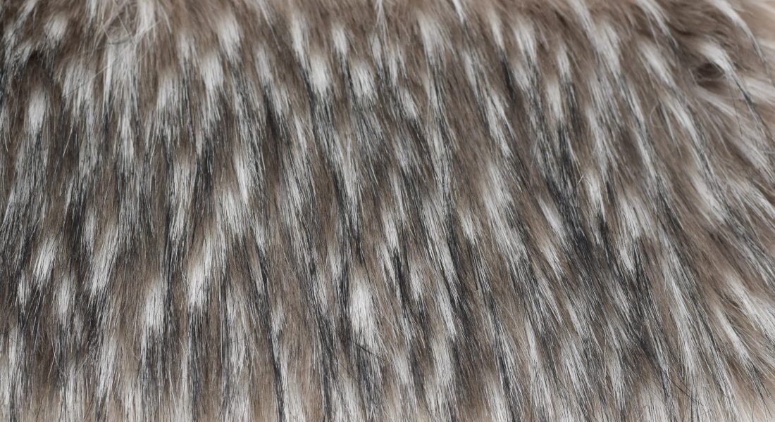 Umelá odevná kožušina melír hnedej a bielej strapce,európsky výrobca, šírka 150 cm