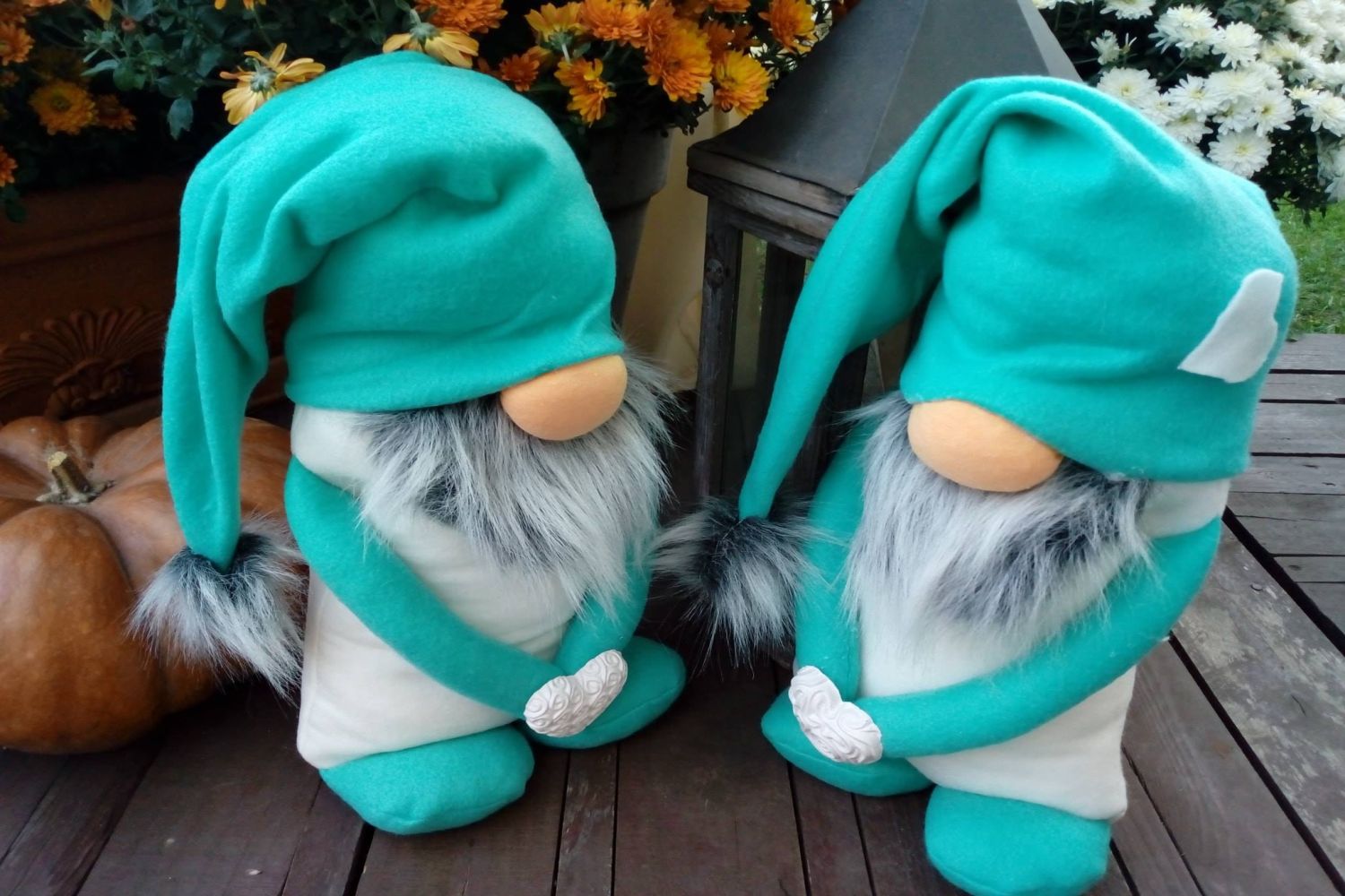 Kožušinový lem, čierny základ prechádza do bielej (sivá), vlas 60 mm