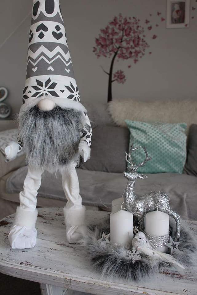 Kožušinový lem, čierny základ prechádza do bielej (sivá), vlas 60 mm