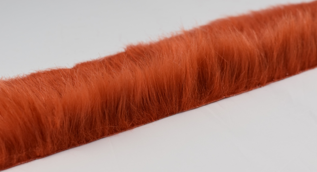 Kožušinový lem, červeno oranžová, vlas 60 mm
