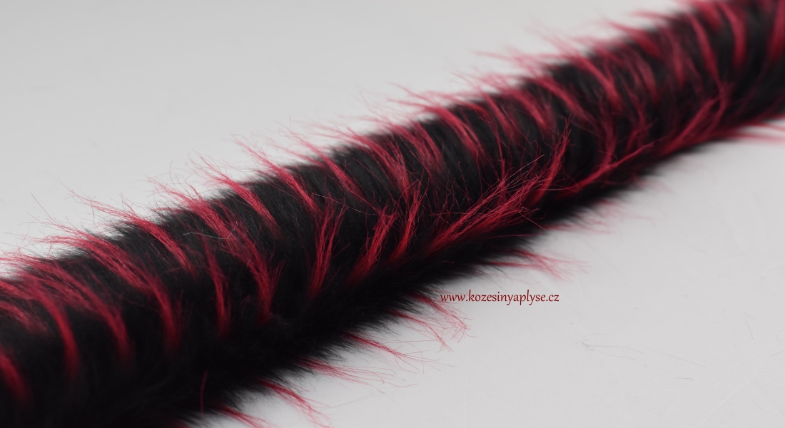 Kožušinový lem, strapcami - sýto červená s čiernou, vlas 60 mm